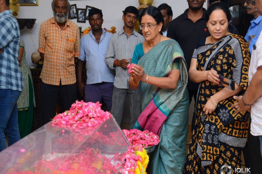 Celebrities-Pay-Homage-to-Vijaya-Nirmala-Garu
